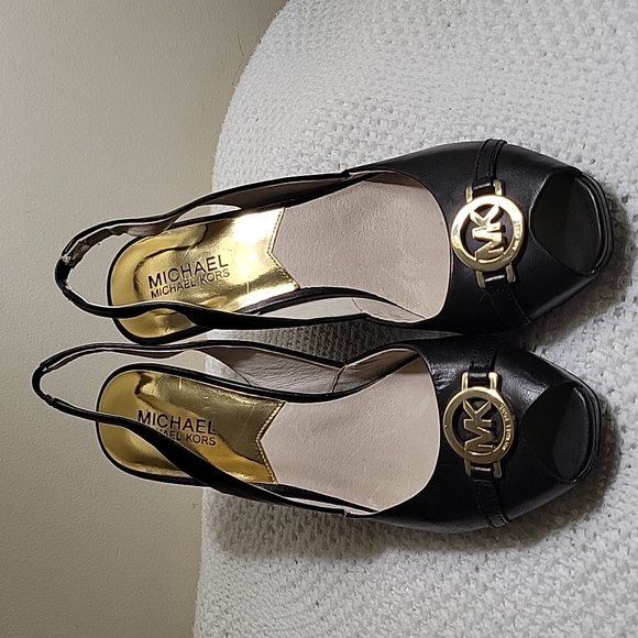 Michael Kors Sling Back Peep Toe Wedge Heels. Size 9M - Picture 2 of 13